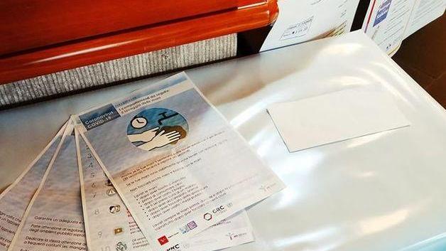 Rubato il gel lavamani all’entrata del municipio