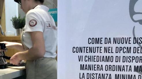 Nei negozi ma a distanza