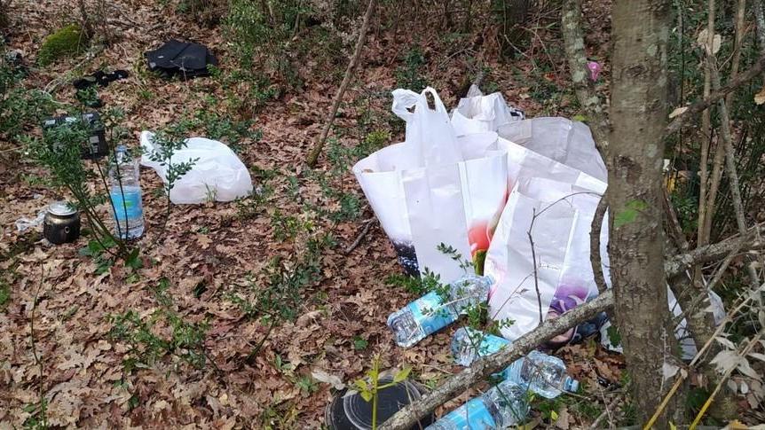Blitz dei carabinieri Scoperta nel bosco una base di spaccio