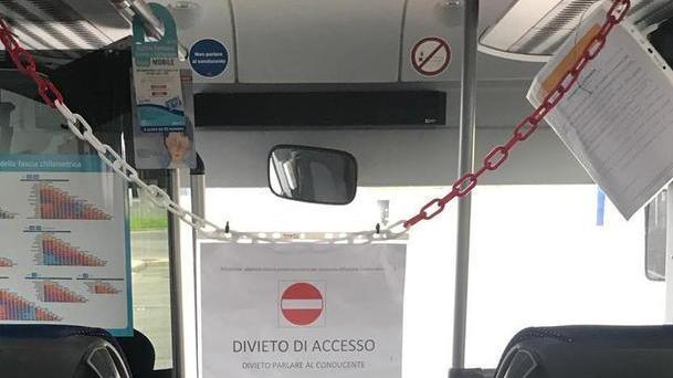 Bus, la porta anteriore rimane chiusa Biglietti a bordo: ora no