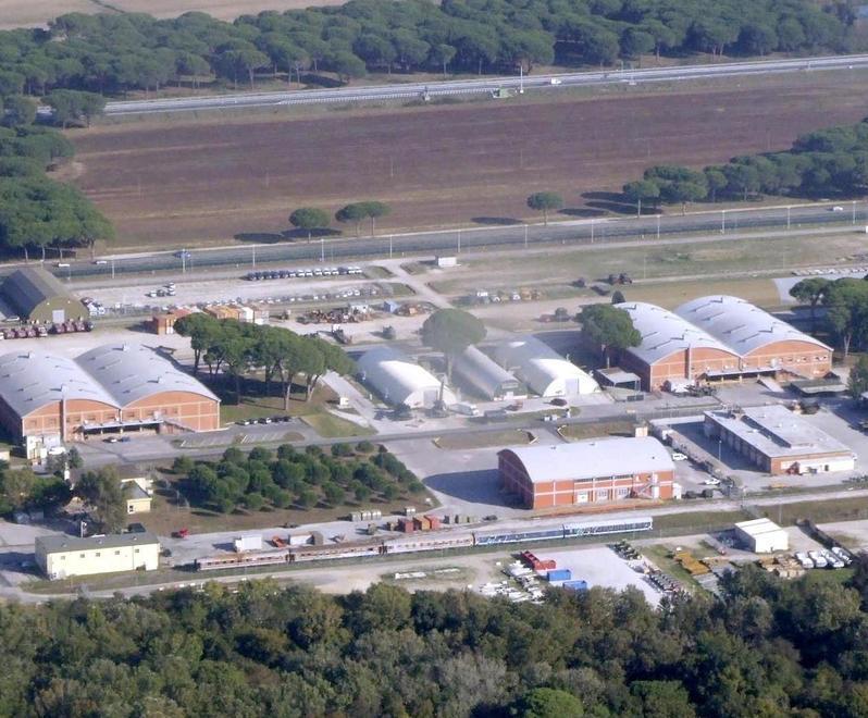 Barricati dentro la base i militari statunitensi 