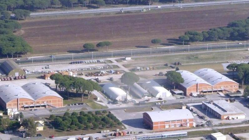 Barricati dentro la base i militari statunitensi