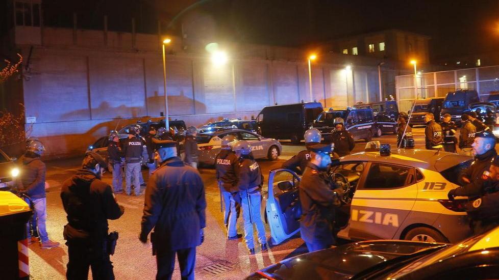 Il carcere è una pentola a pressione, alta tensione in serata: un agente ferito