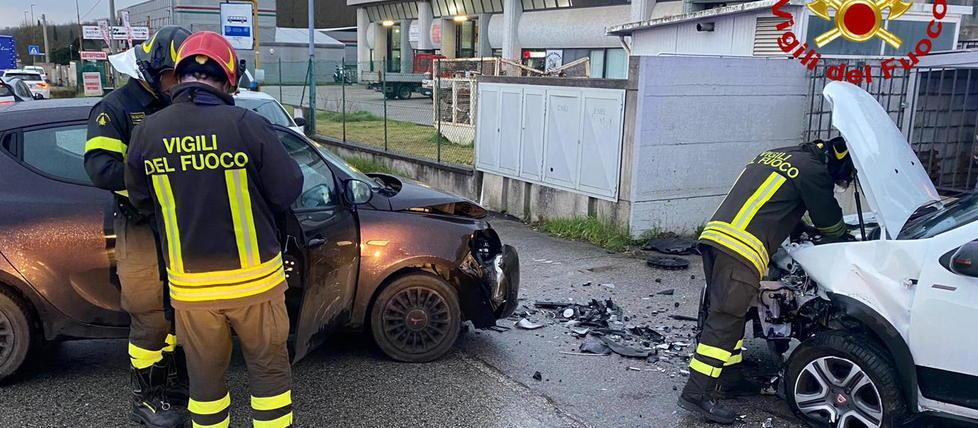 Scontro tra auto a Gpl in via Europa: ferito 72enne