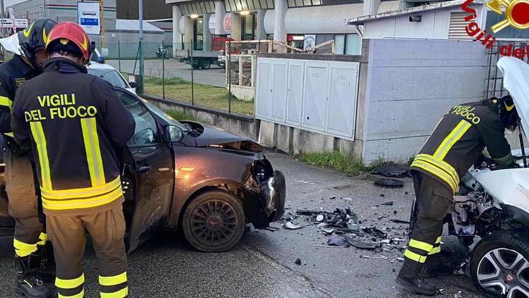Scontro tra auto a Gpl in via Europa: ferito 72enne