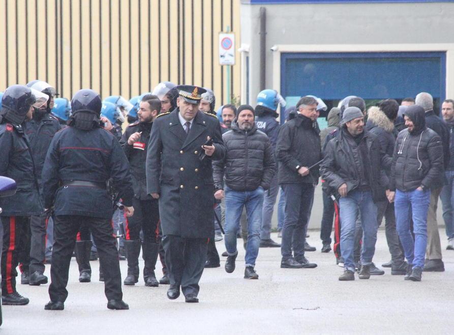 Detenuti in rivolta alla Dogaia: incendiati i materassi nelle celle 