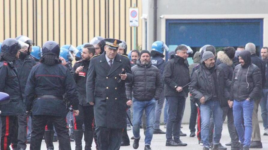 Detenuti in rivolta alla Dogaia: incendiati i materassi nelle celle