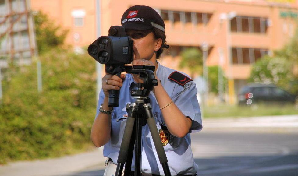 Controlli col laser sulle auto in entrata dalle “zone rosse” 