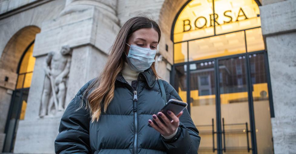 Alla Borsa di Piazza Affari crollano anche Ferrari e Bper