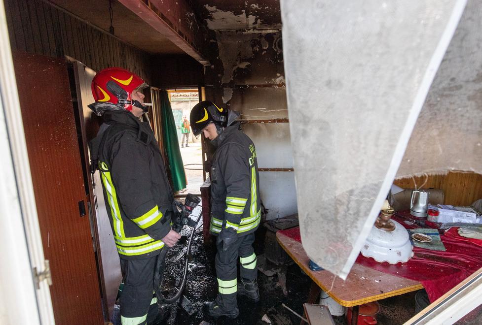 Fiamme nell’abitazione Muoiono un cane e un gatto 