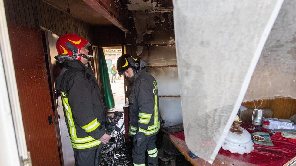 Fiamme nell’abitazione Muoiono un cane e un gatto