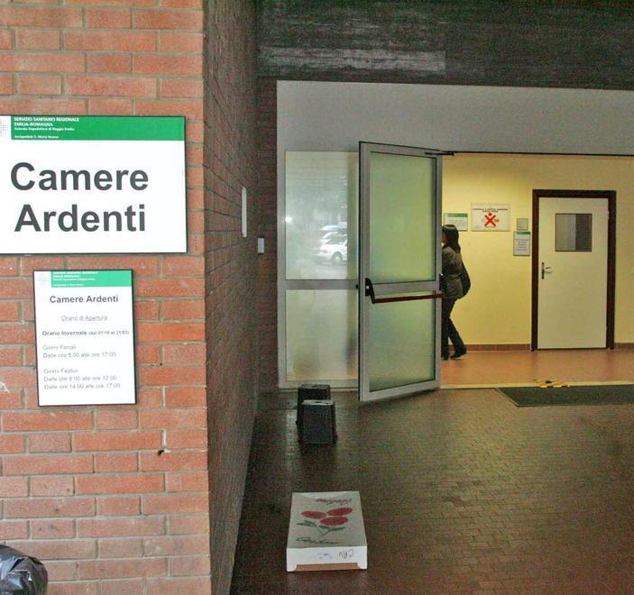 Scatta il divieto ai funerali limitazioni anche in obitorio