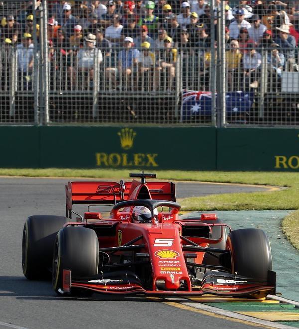 La F1 procede Ferrari in volo