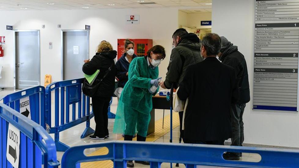 Coronavirus, il sindaco di Lucca altri quattro casi positivi: dimessa la bimba di due anni