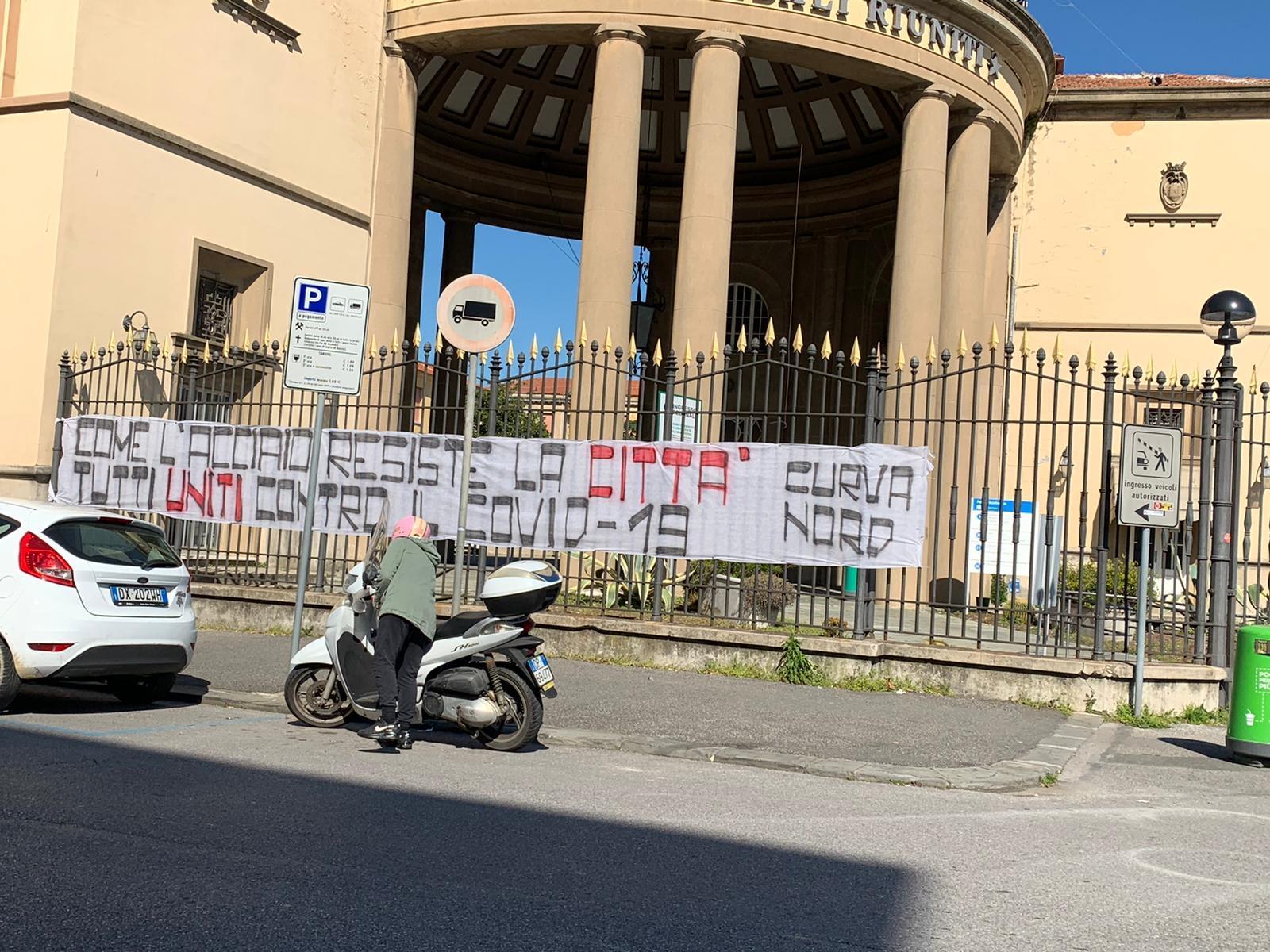 Coronavirus, lo striscione della curva nord: "Come l'acciaio resiste la città" 