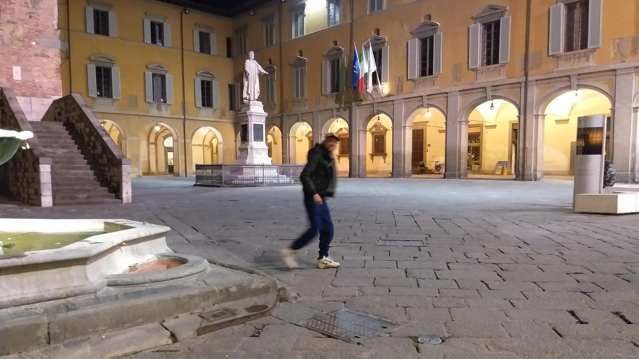 Tonino in piazza del Comune