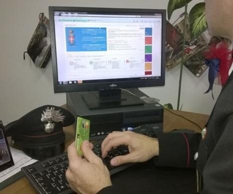 La truffa corre online: ragazza raggirata con una falsa Rc auto 