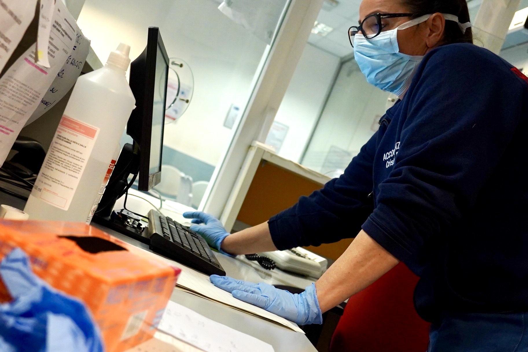 Coronavirus, l'ospedale di Livorno si attrezza: sei nuovi infermieri interinali e 40 posti letto in più 