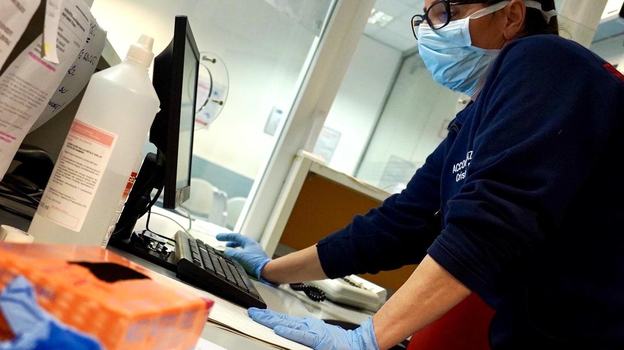Coronavirus, l'ospedale di Livorno si attrezza: sei nuovi infermieri interinali e 40 posti letto in più