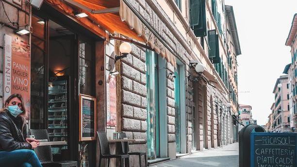 Una via Ricasoli semideserta (foto Marzi)