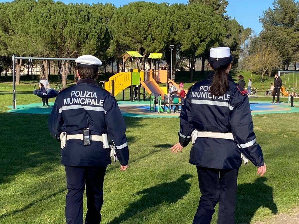 La sindaca di Empoli: "Invece di stare a casa fate la ressa ai giochini... Impariamo dai cinesi" 
