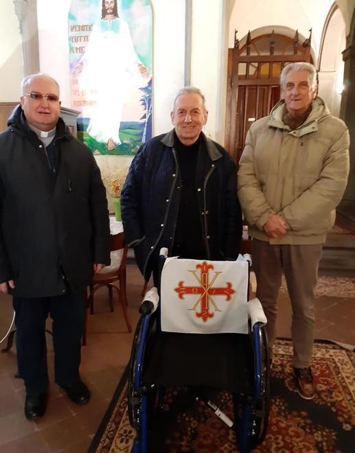 Sedia a rotelle donata agli anziani ospiti della Casa del Clero