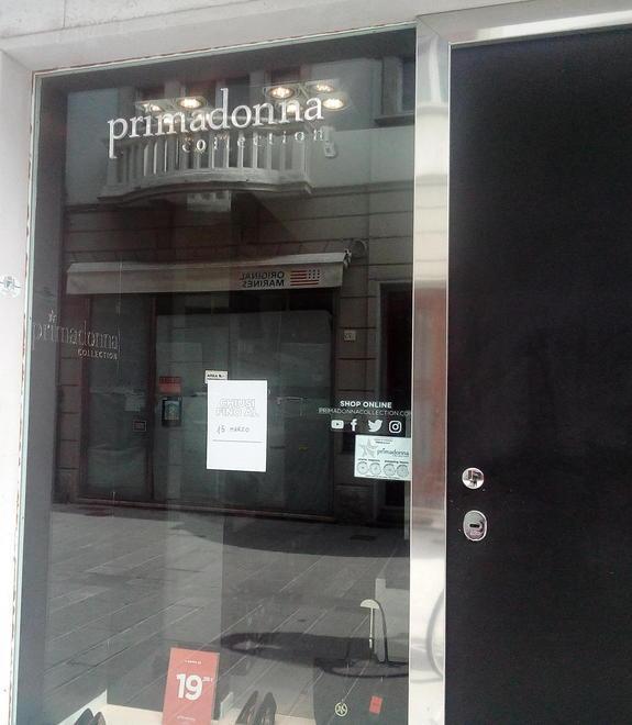 Chiudono i bar ma anche tanti negozi «Subito misure a sostegno per non morire» 