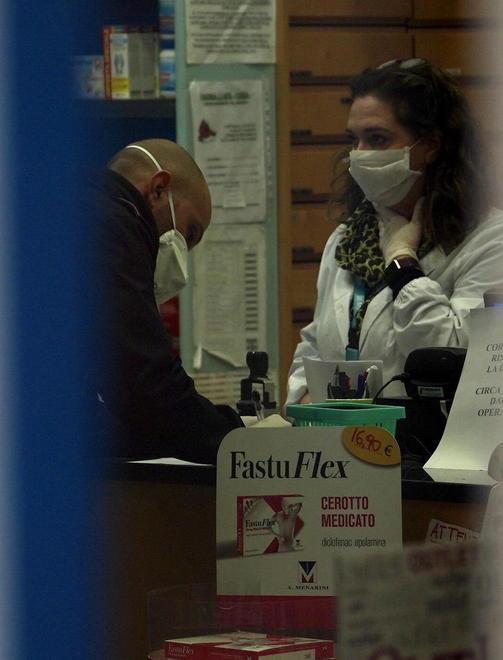 Muore d’infarto in farmaciasi scatena il panico ingiustificato 