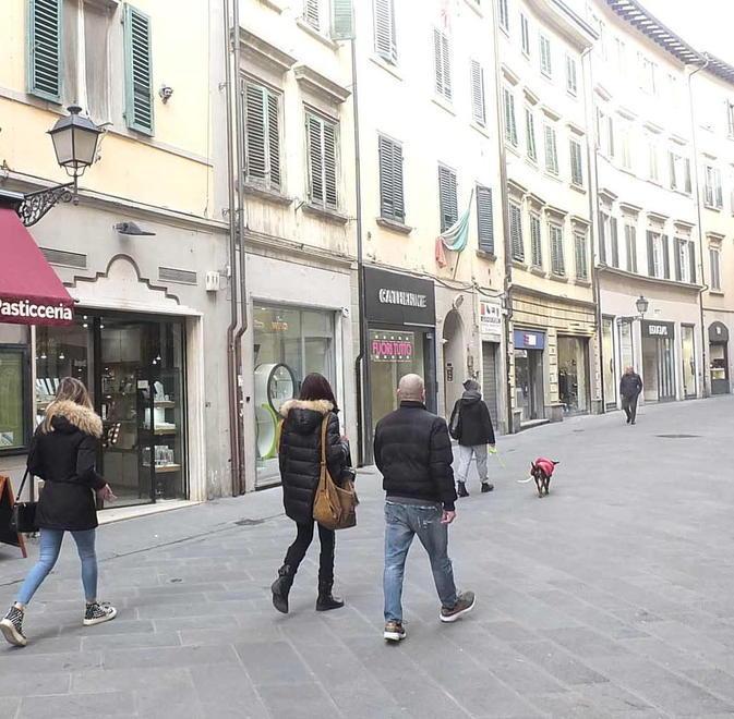 La grande bellezza diventa off-limits tra strade deserte e serrande abbassate 