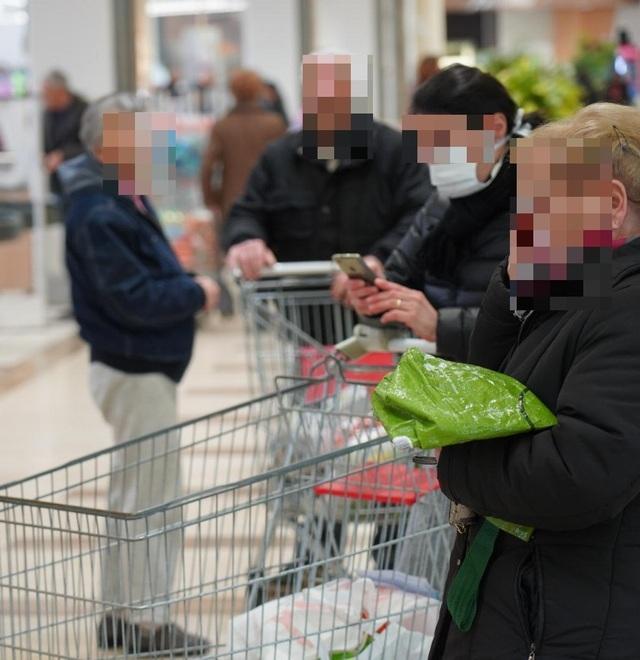 Chiudono anche estetiste e parrucchieri «Tutto questo passerà» 