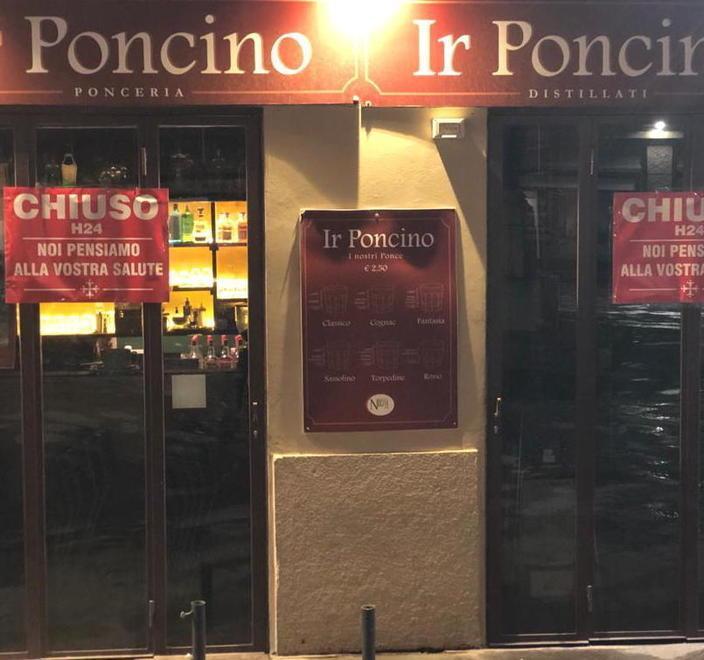 Chiude locale e dona alla Caritas gli alimenti che avrebbe buttato 