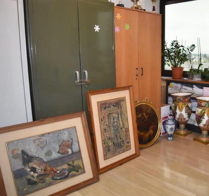 Cercano la droga e trovano opere d’arte rubate per 200.000 euro