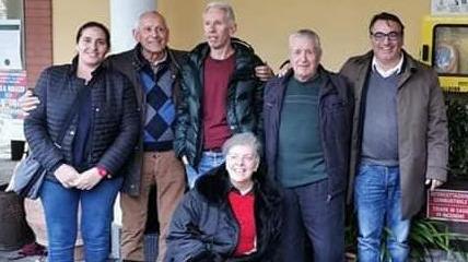 Giovanni Uberti è il secondo da destra, a fianco del sindaco Claudio Novoa, primo da destra