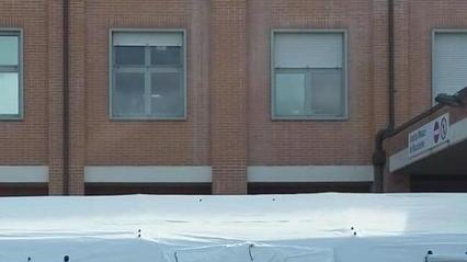 La tenda allestita all’esterno del pronto soccorso per il pre-triage