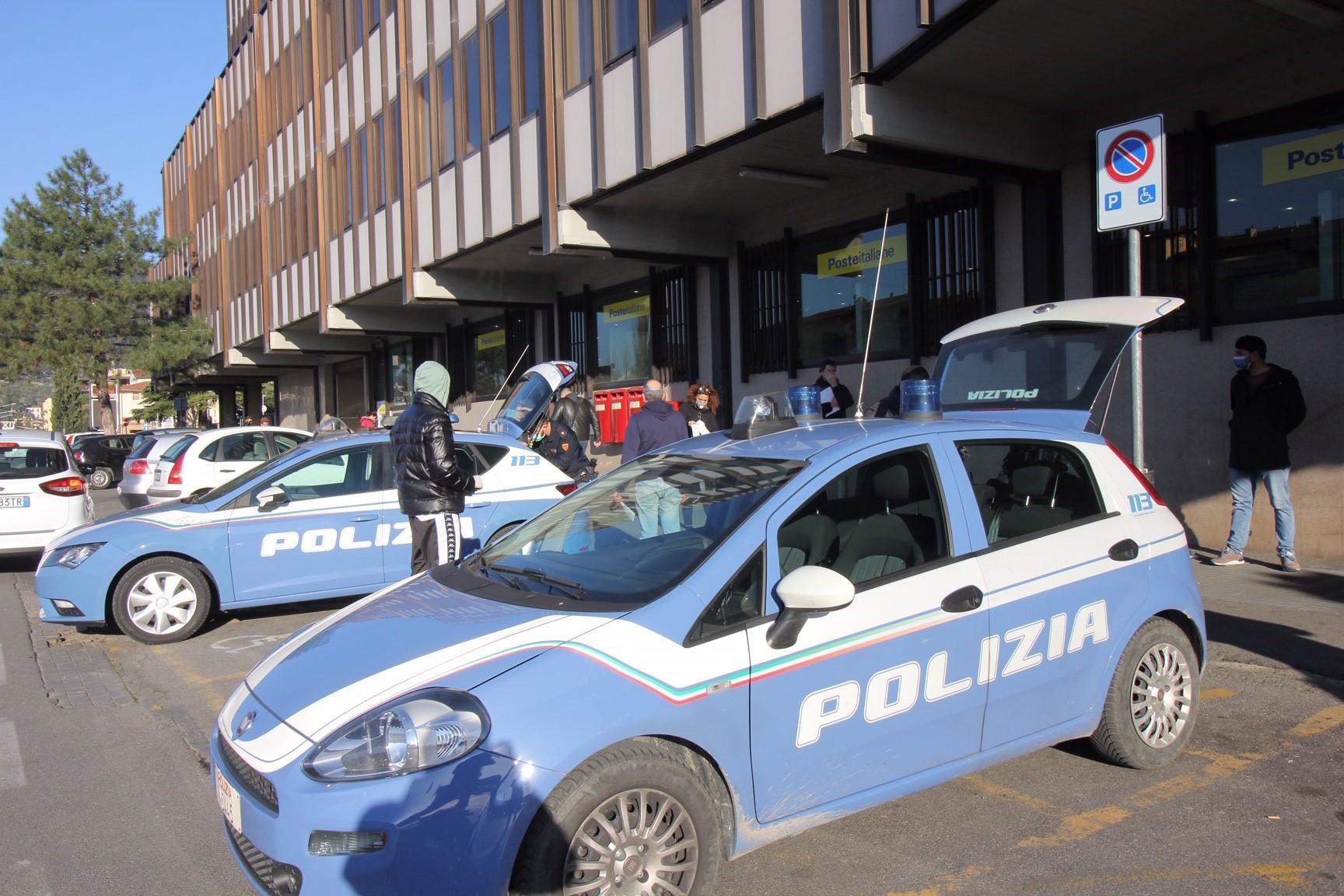 I controlli della polizia in centro (foto Batavia)