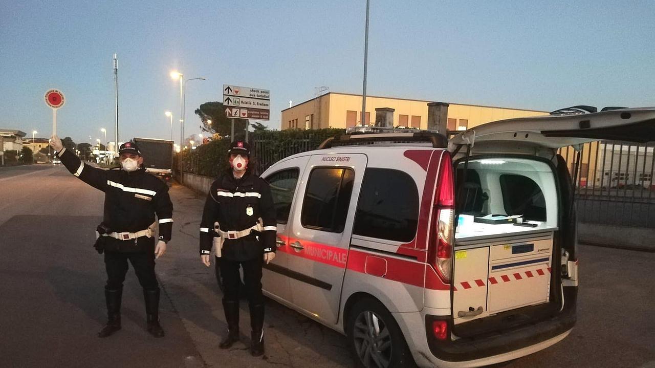 I controlli della municipale di Lucca