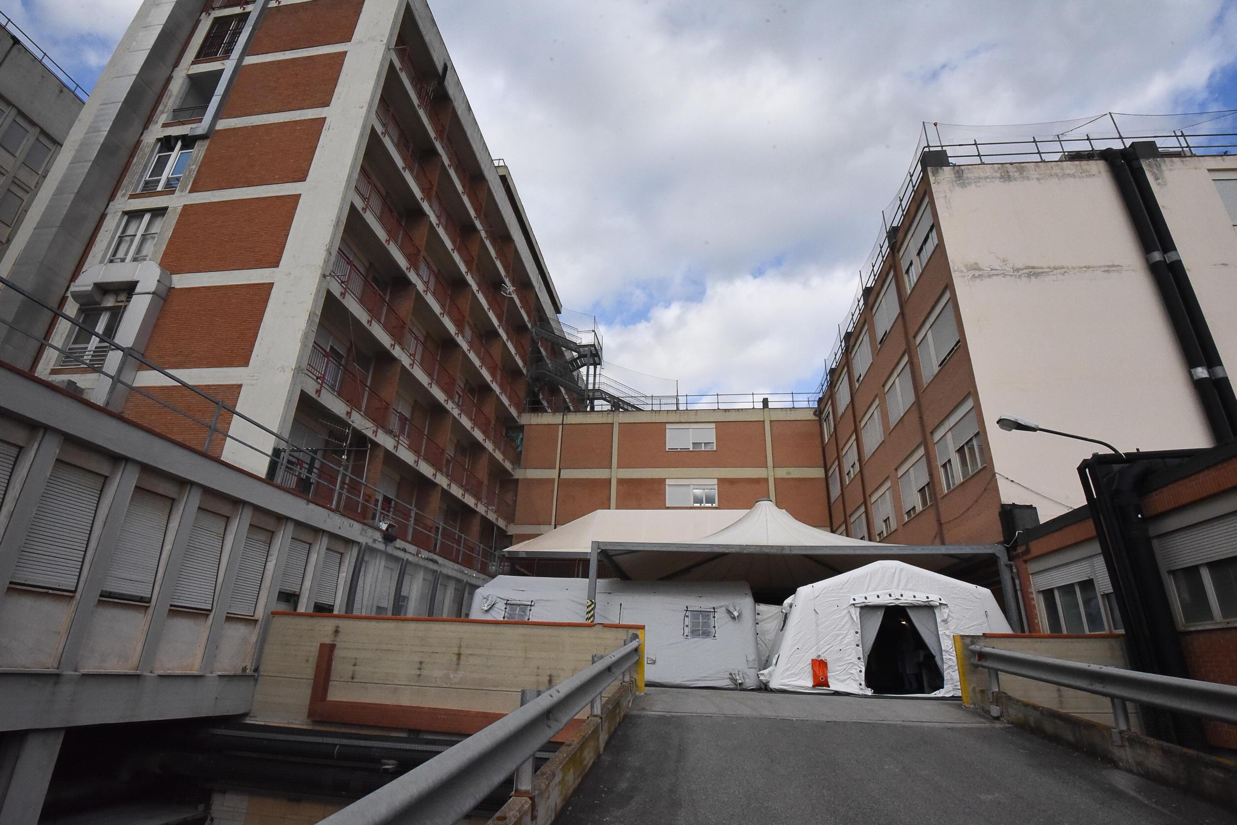 Trovata positiva dopo 10 giorni in reparto Tampone per oltre 50 pazienti e sanitari 
