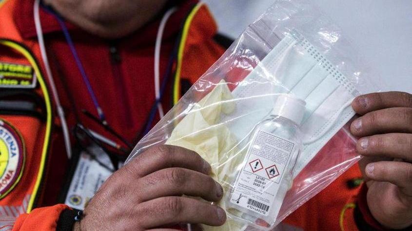 Doveva stare in quarantena, sorpreso al bar dai carabinieri