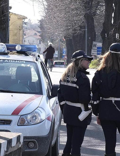 Controlli della municipale a Vecchiano (foto d’archivio)