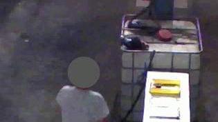 Furti al deposito bus, confermato un licenziamento per una scatola di guanti e una bomboletta