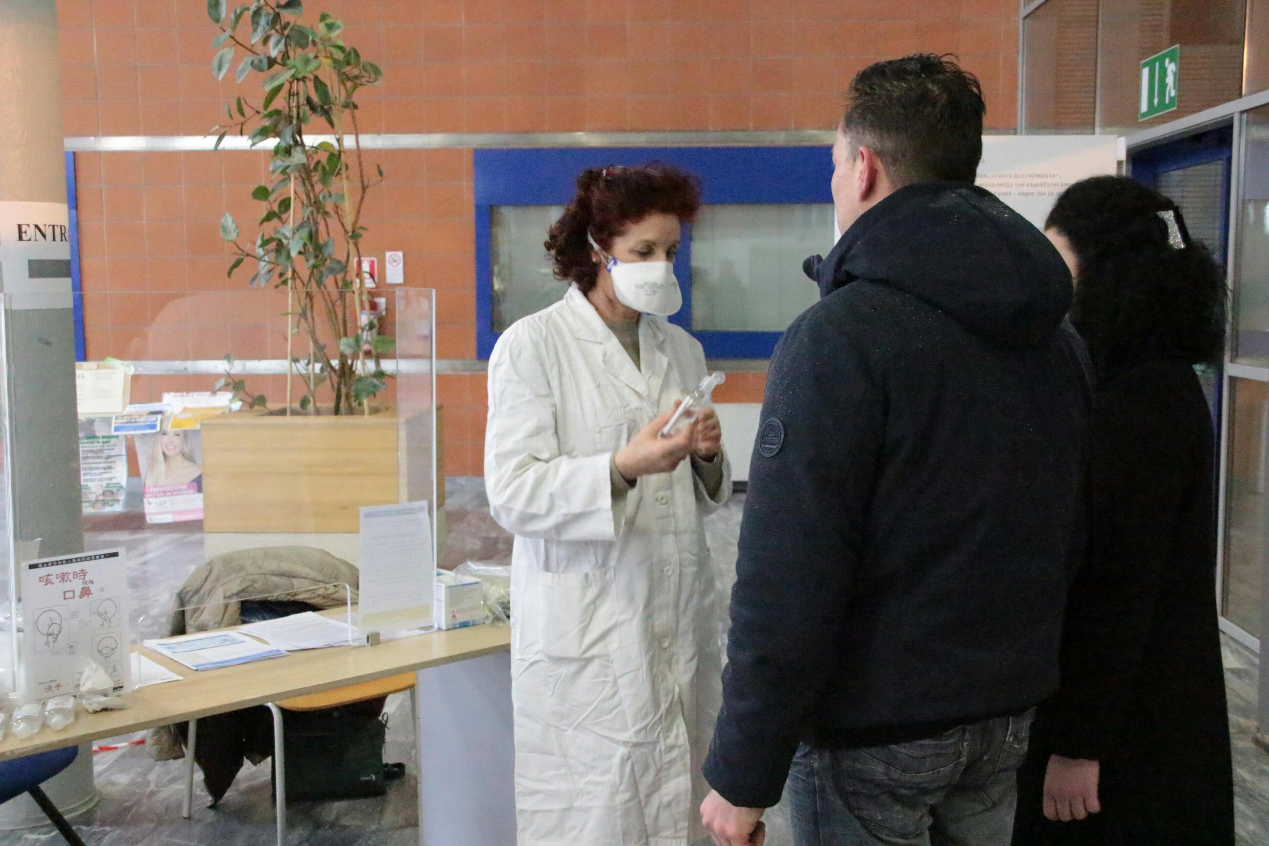 Controlli in ospedale contro il coronavirus (foto d'archivio)