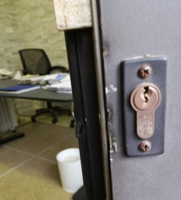 I danni alle onoranze funebri di viale Alfieri