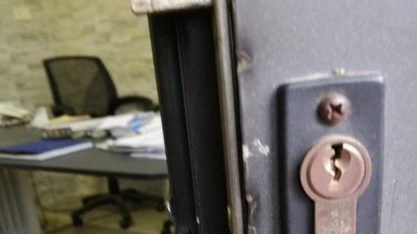 I danni alle onoranze funebri di viale Alfieri