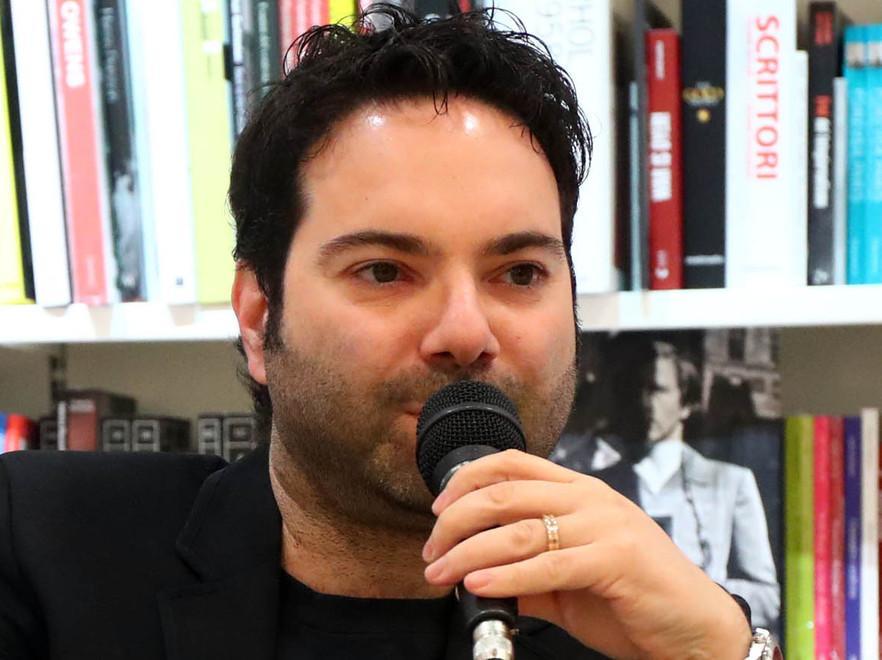 Simoni: «I libri sono finestre sul mondo, leggere ci aiuta a conoscerci» 