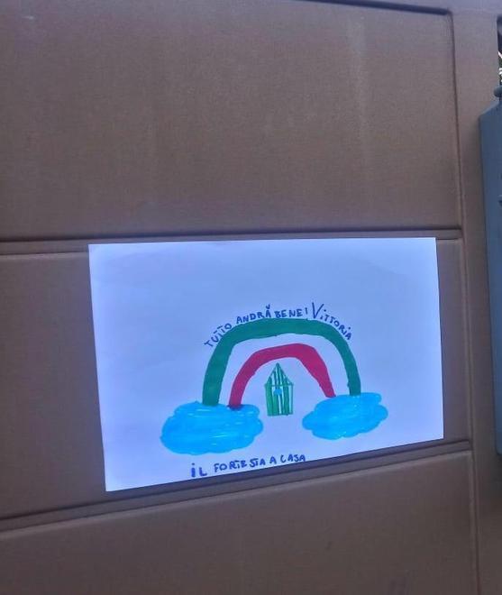 I messaggi degli alunni sulle porte e i balconi 