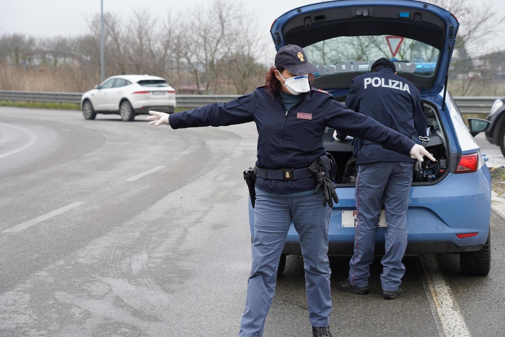 Coronavirus, in giro senza validi motivi: una ventina i denunciati a Pisa e in Valdera