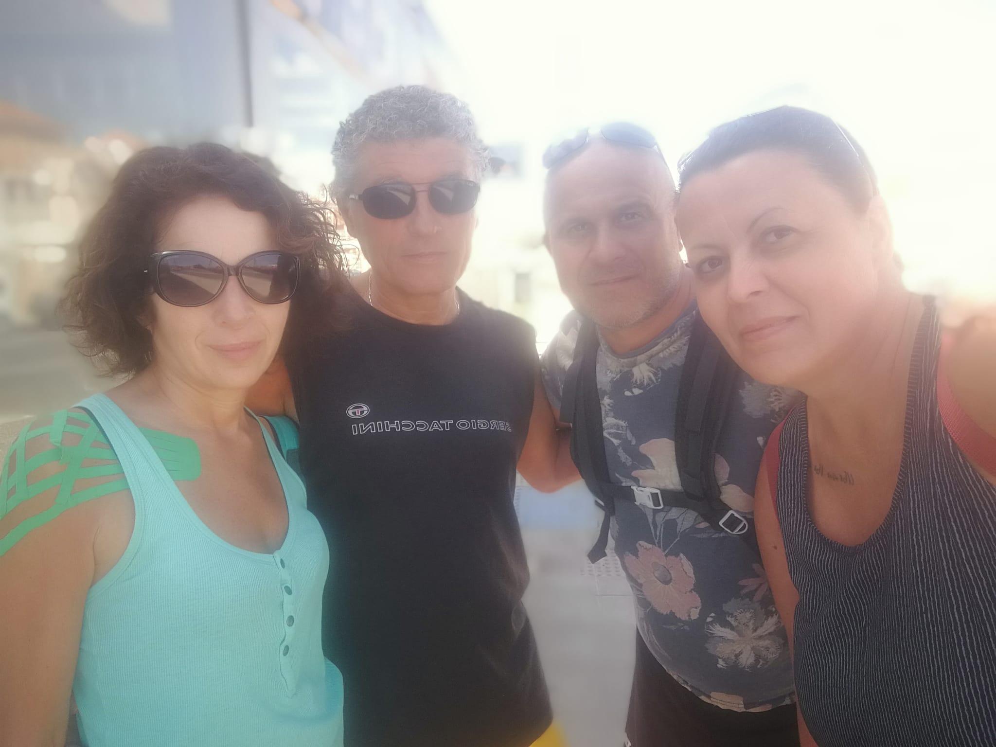 La prima a destra è la consigliera comunale della Lega di Massa Sabrina Marchi