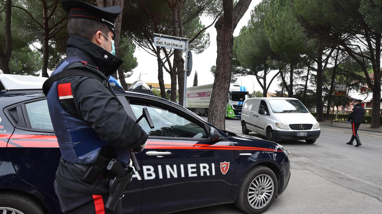 Controlli a tappeto in tutta la provincia, prime denunce per chi si trova fuori casa