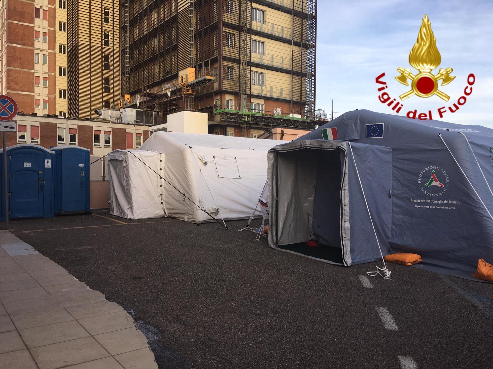 Nuoro, tenda pneumatica per il triage all'ospedale San Francesco 