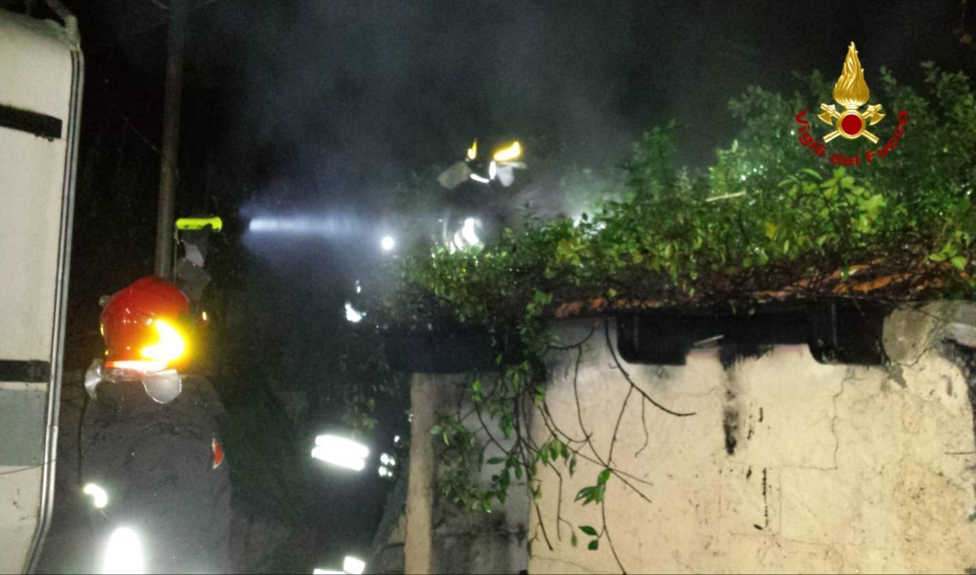 Porto Torres, incendio in un edificio con attrezzature elettriche